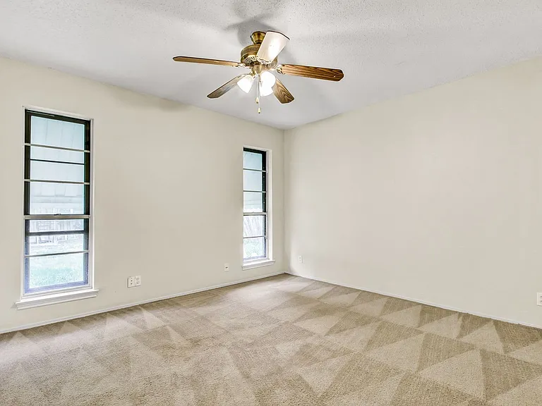 302 Gateway St — Photo 15