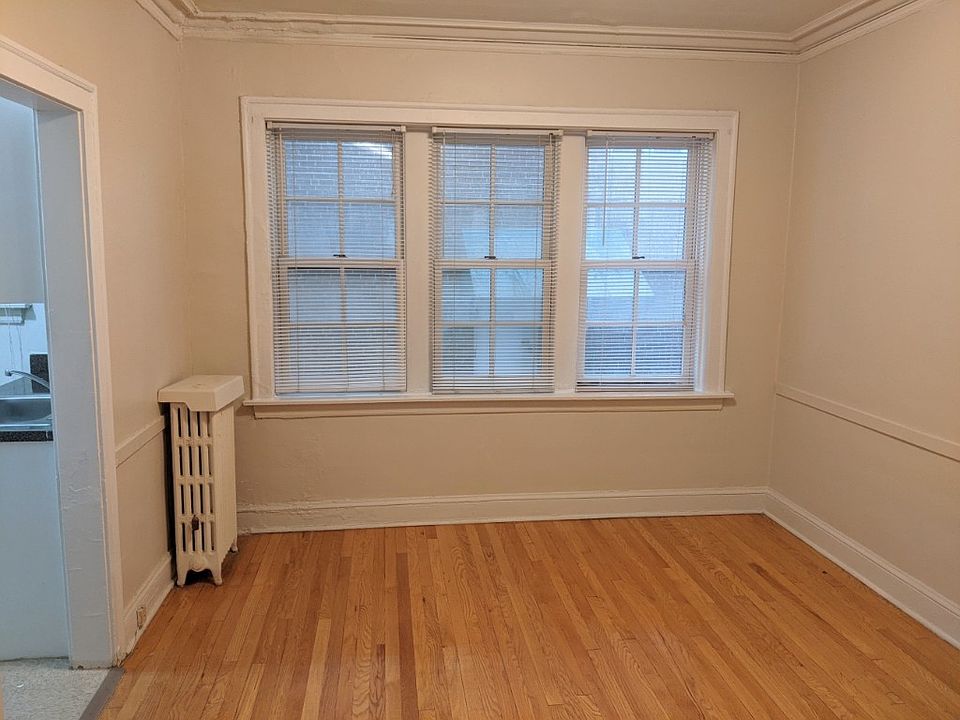 1st image of 1454 Oak Ave #1