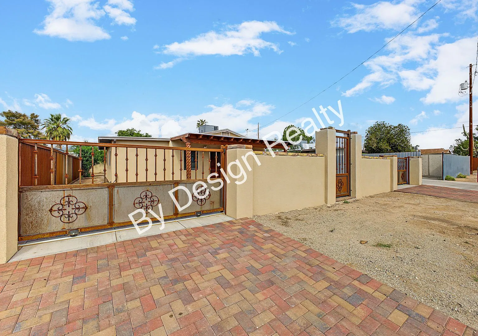 Custom Remodeled 3BR/2BA Midtown Home with Gated Access — Photo 1