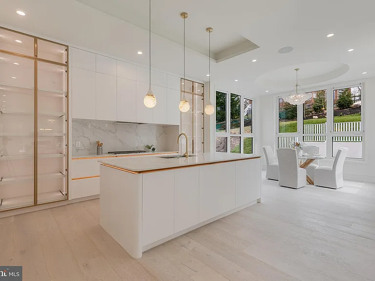 8757A Brook Rd — Photo 14