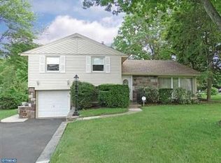 1207 Oliver Rd, Huntingdon Valley, PA 19006
