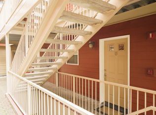 1033 SW Gibbs St UNIT 101, Portland, OR 97239