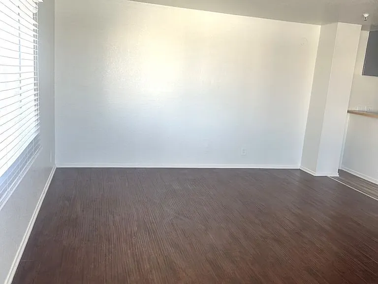 13714 KORNBLUM AVE — Photo 4