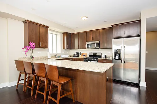 1342 W Randolph St #4C Photo 1