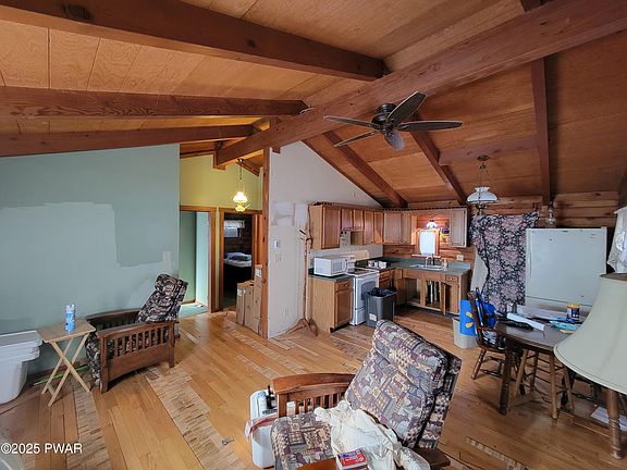 4th image of 155 Deer Park Ln