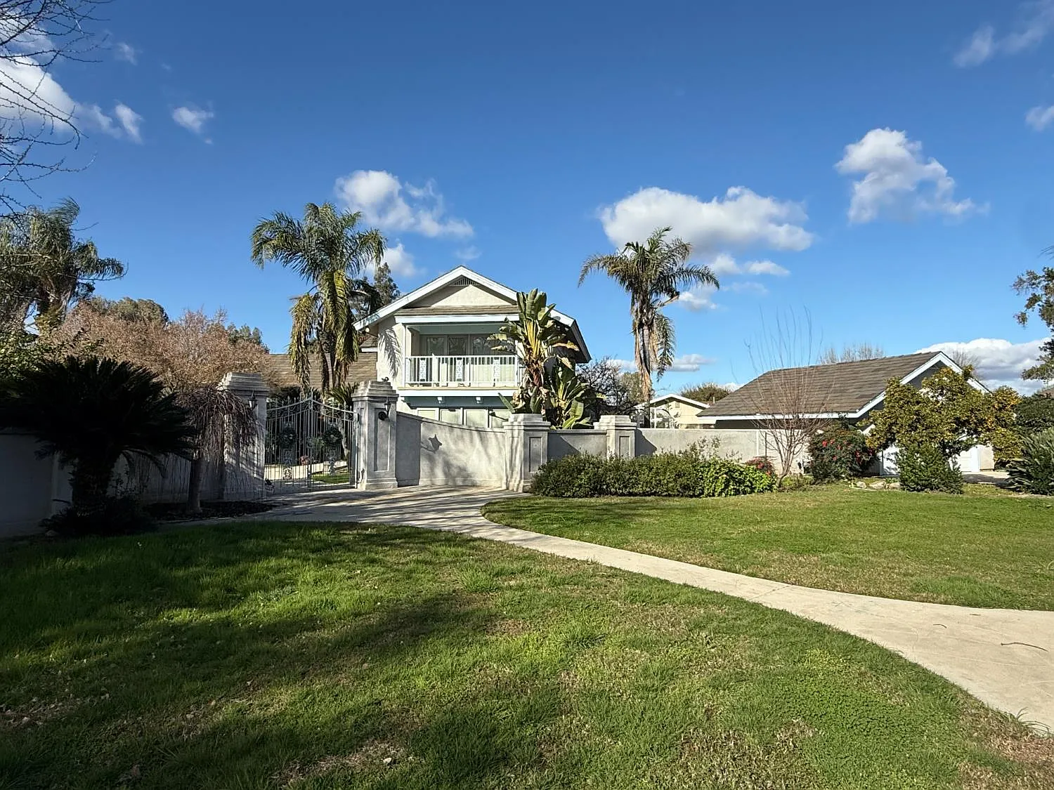 2405 Country Club Ln photo 1