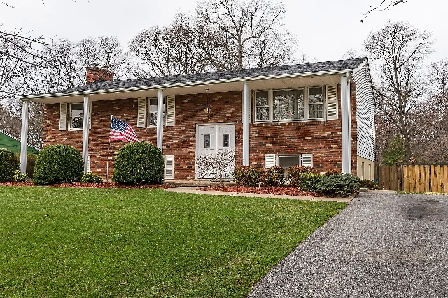 216 Oak Dr photo 1