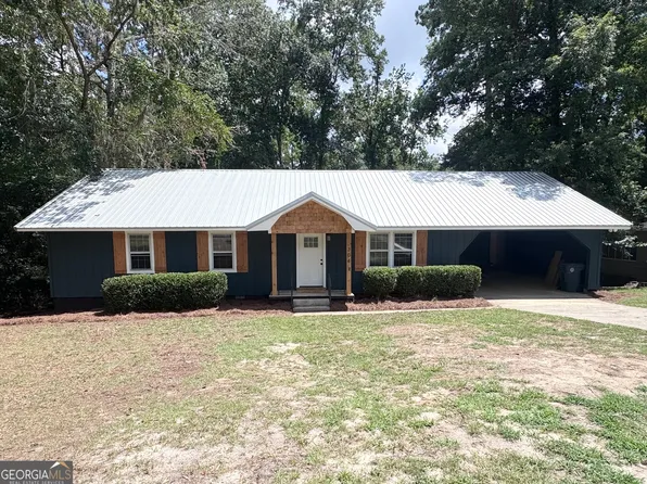 304 Pinewood Dr, Dublin, GA 31021