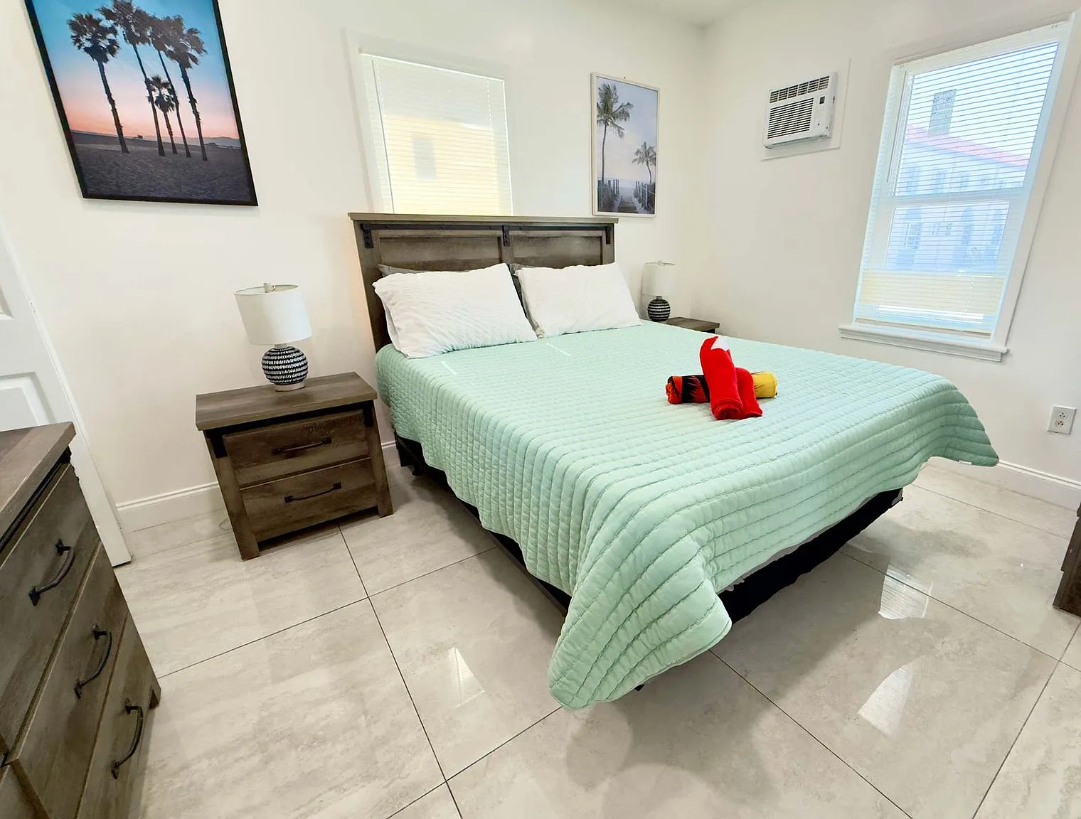 2 bed, 1.0 bath, 796 sqft, $7,830 — Photo 4