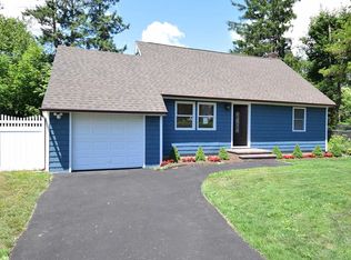 11 Field Pl, Huntington Station, NY 11746