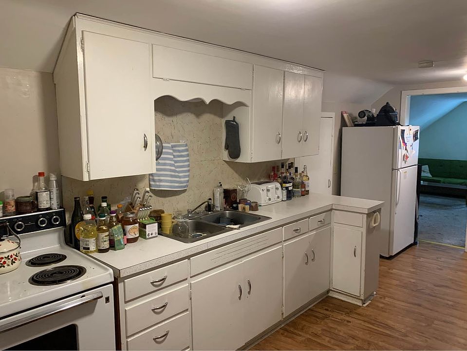 2nd image of 715 S Main St #2