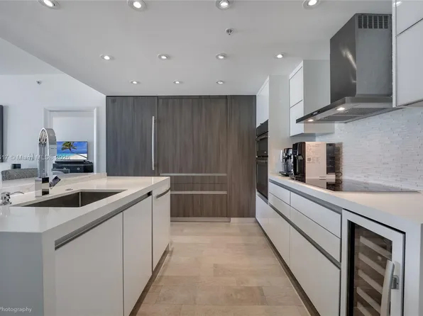 1900 N Bayshore Dr APT 2004, Miami, FL 33132