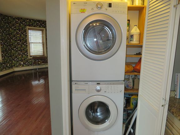 Washer/Dryer in kitchen
