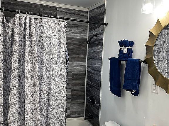 5th image of 3011 Davison Ave