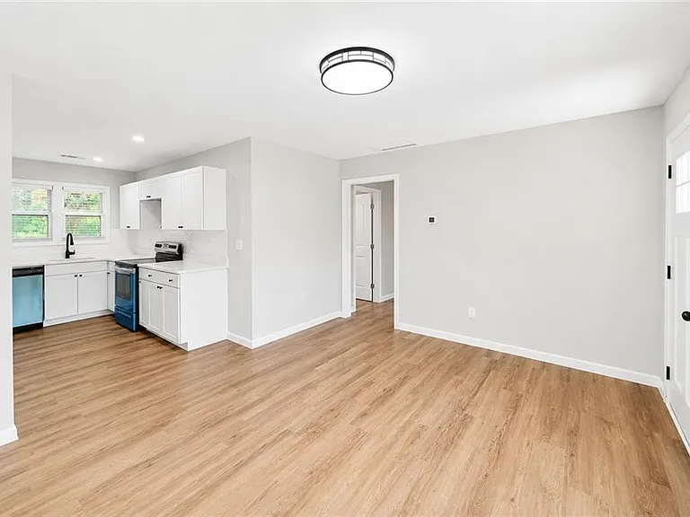 1639 Bridgeport Dr NW — Photo 7