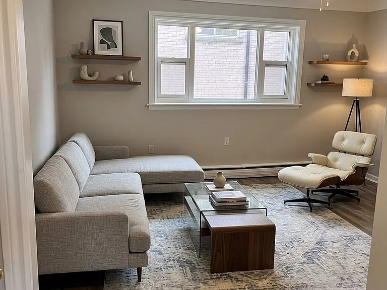 666 Fennell Ave E #4 — Photo 2