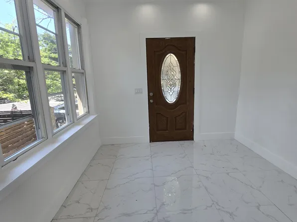 1395 East 15th Street HOUSE image 3 of 20