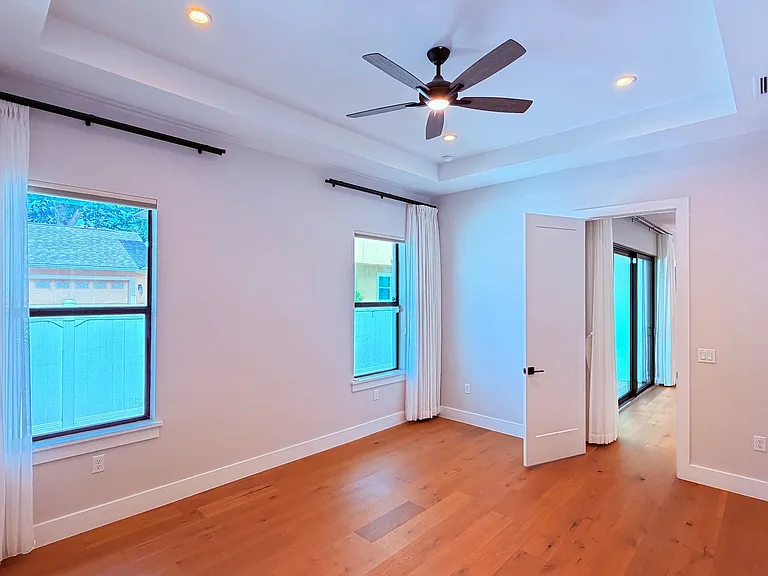 1403 Michigan Ave — Photo 25