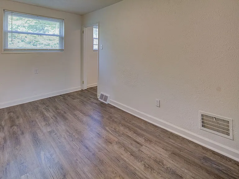 53 Madison Dr — Photo 14