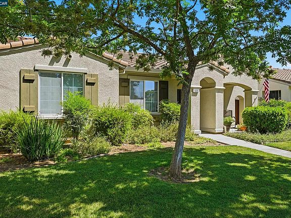 3rd image of 1335 Cypress Ct