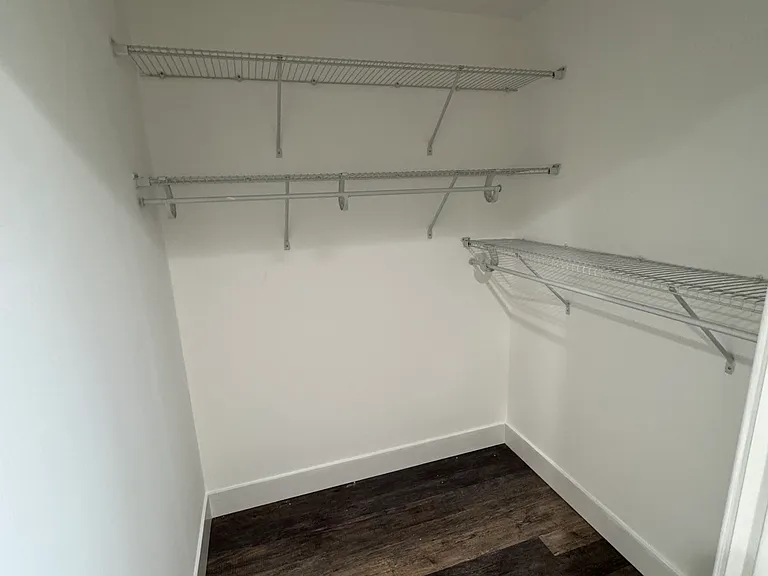 721 Lepere Ave #F — Photo 12