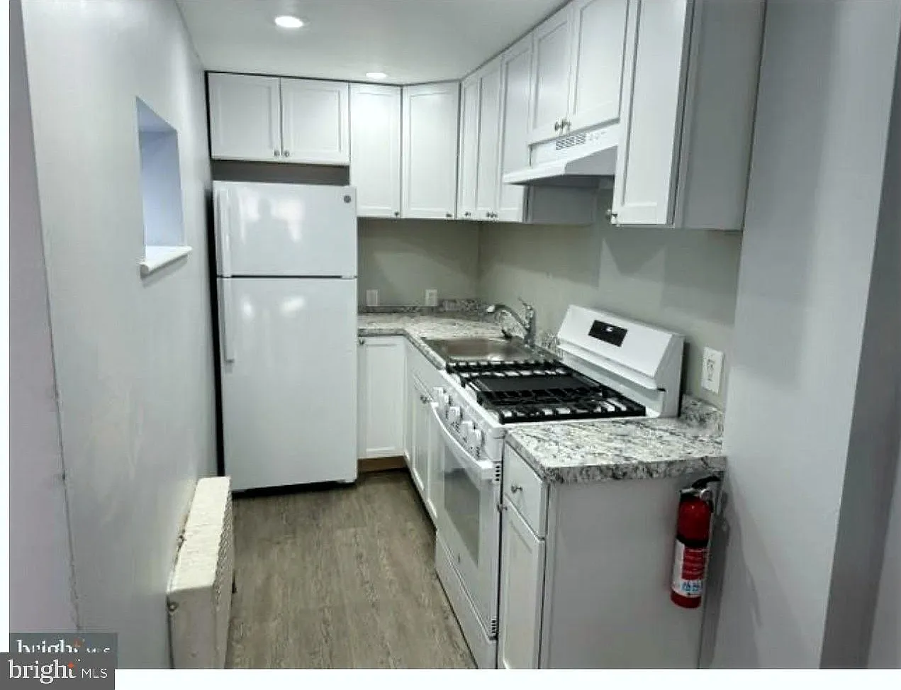 2 bed, 1.0 bath, 918 sqft, $1,595 — Photo 3