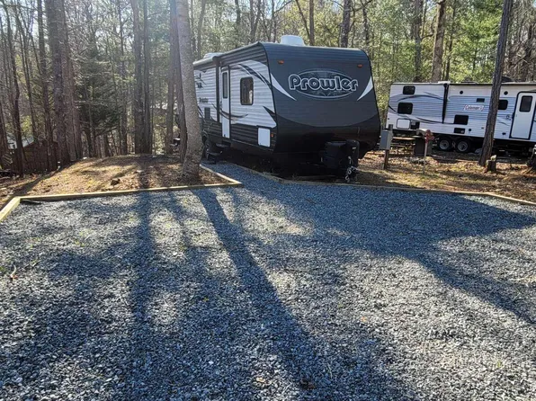 63 10th St, Ellijay, GA 30540