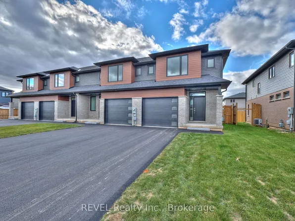 7429 Matteo Dr, Niagara Falls, ON L2H 3T3