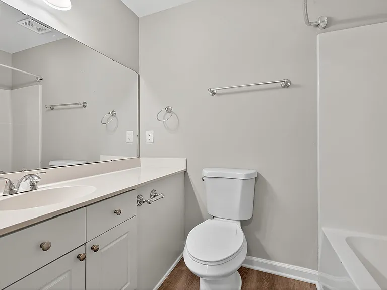 Nevin Place Apartments — Photo 23