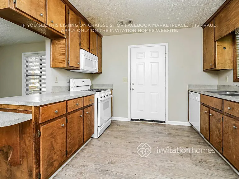 3427 Hill Ln — Photo 11