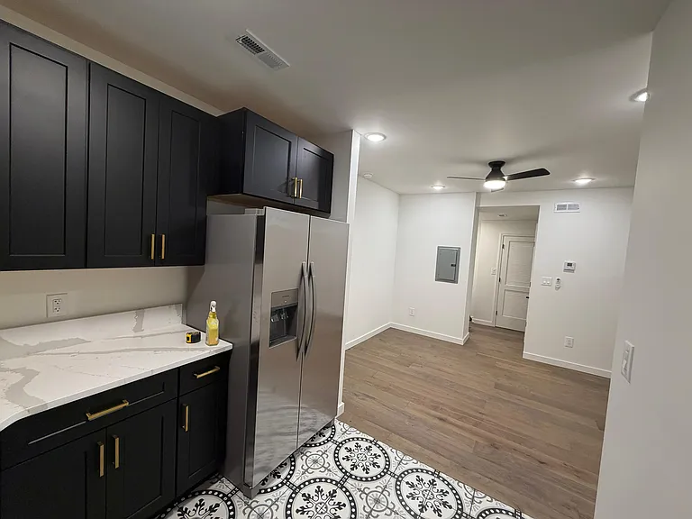1114 Lombard St #2 — Photo 11