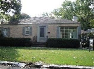 3 Oxford Rd, Lake Forest, IL 60045