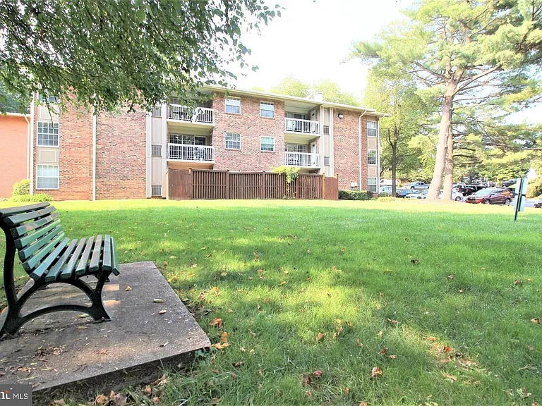 1914 Wilson Ln #204 — Photo 14