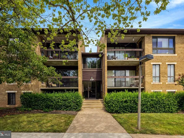 551 Florida Ave APT T3, Herndon, VA 20170