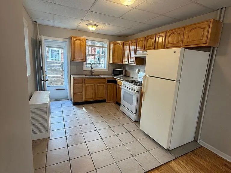 2059 Mercy St — Photo 9