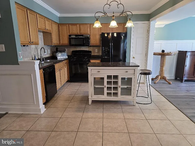 20 Clemens Ln — Photo 2