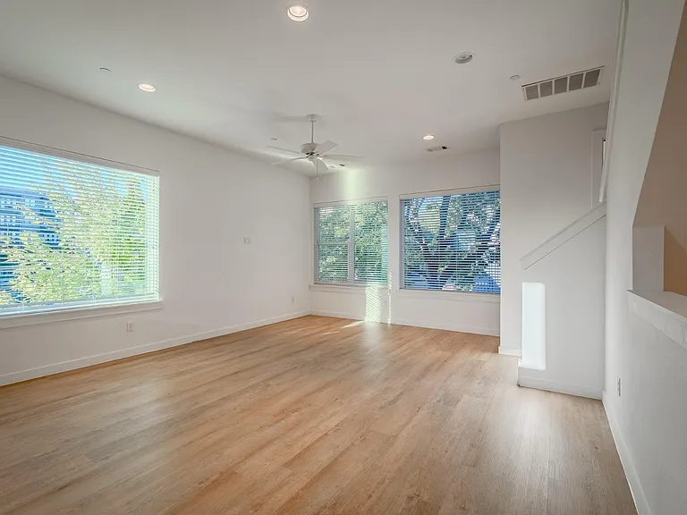 4911 Belmont Ave #13 — Photo 14