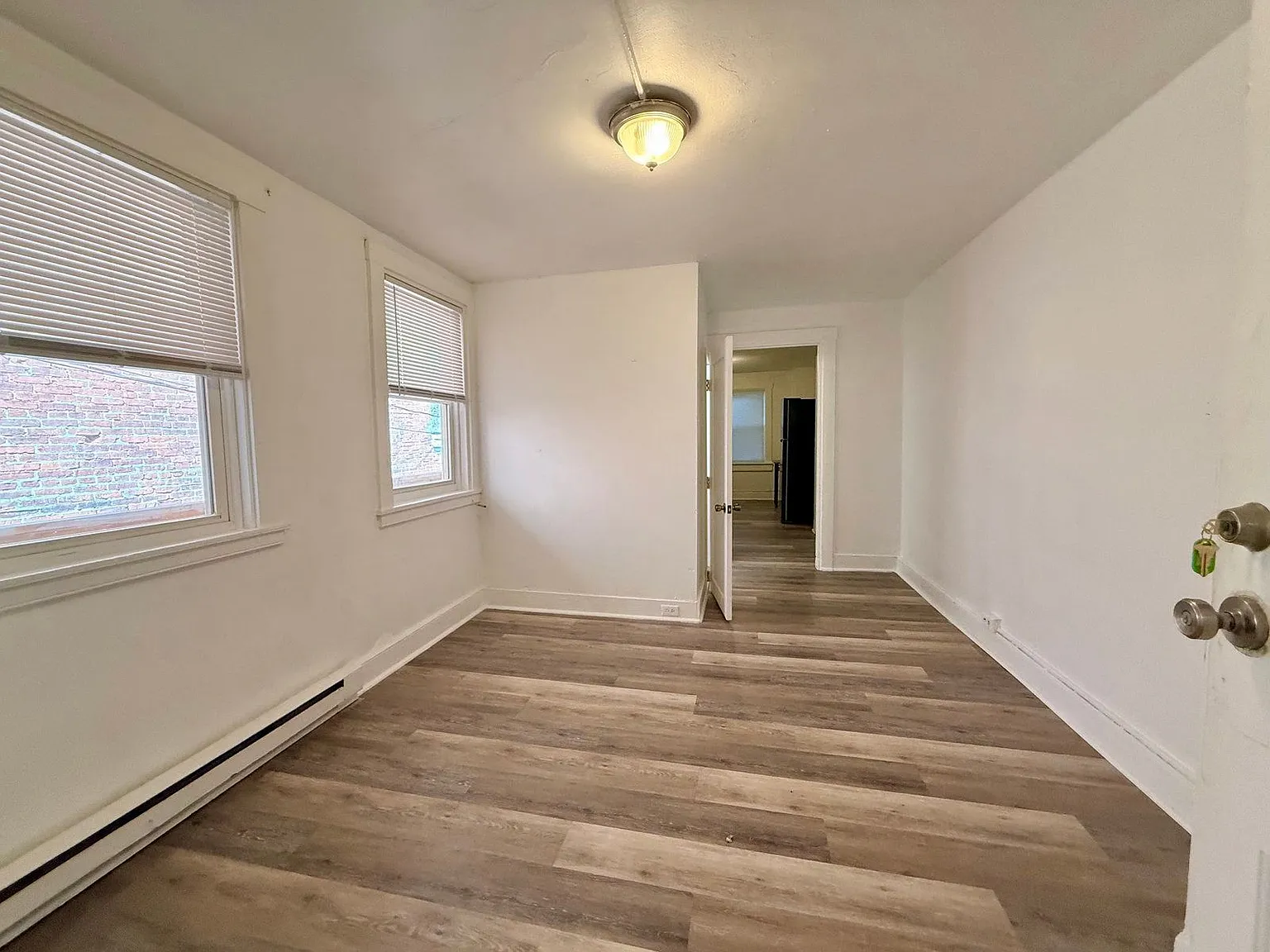 1 bed, 1.0 bath, 450 sqft, $925 — Photo 2