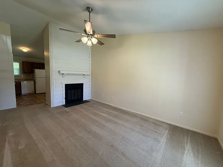 136 Village Ct — Photo 6