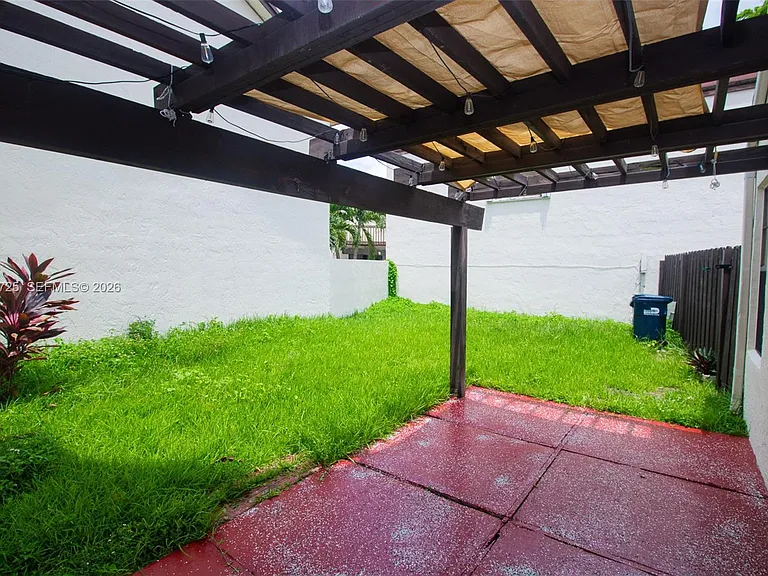 10085 NW 6th Ter — Photo 19