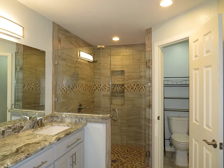 1026 Thomas St — Photo 22