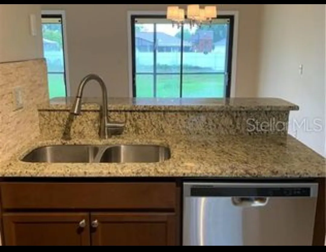 3 bed, 1212 sqft, $1,800 — Photo 4