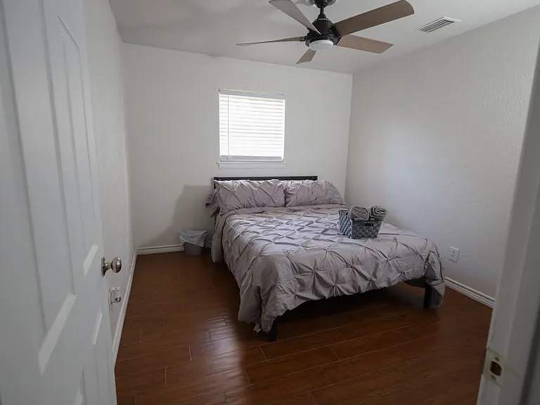 4409 Kings Cir N — Photo 10