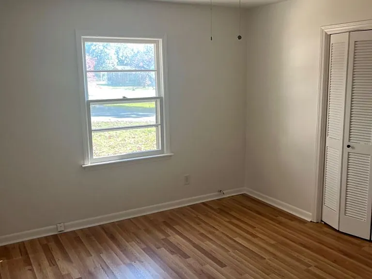 1115 Oakwood Dr — Photo 5