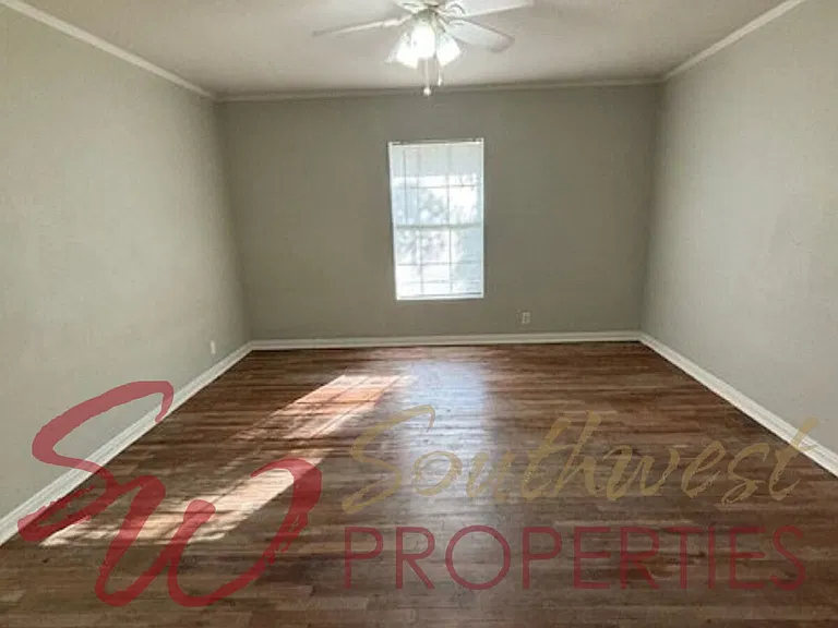 1110 N Neblett St — Photo 4