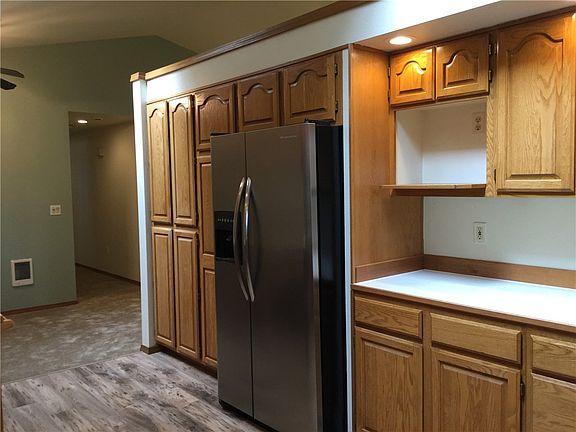 3rd image of 14010 Lakeview Way N