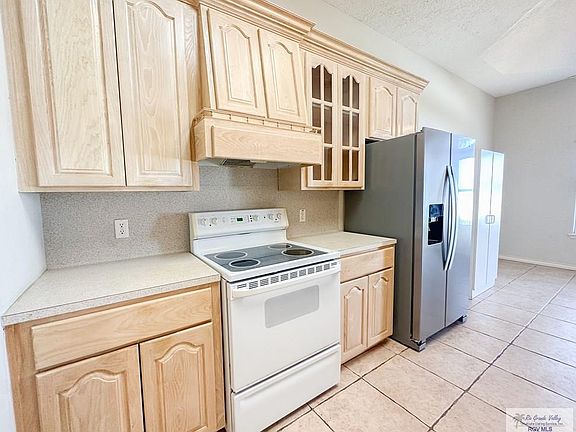 5th image of 1726 Summerfield Ln N