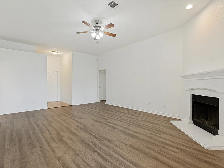 900 San Felipe Trl — Photo 3