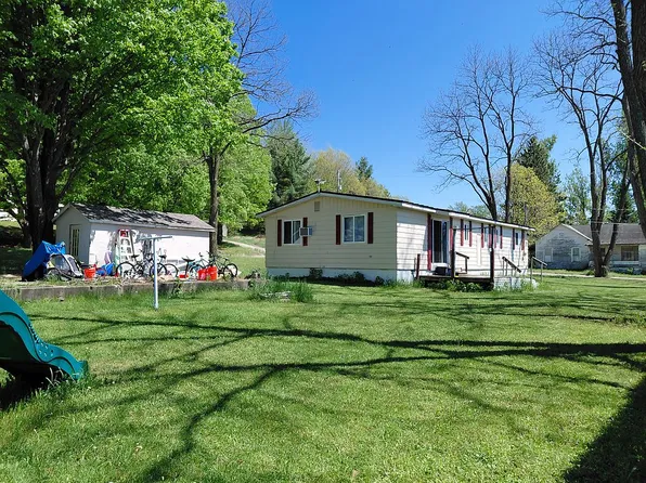 7402 N Charles St, Frederic, MI 49733