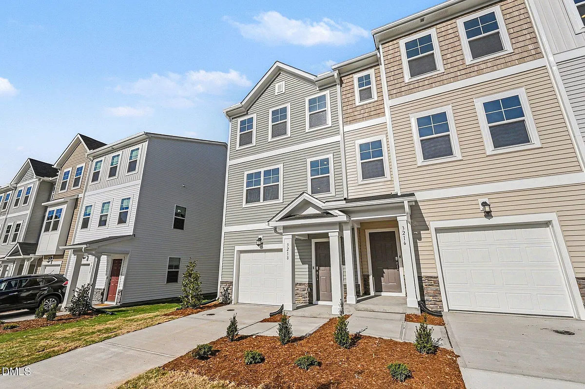 Building Photo - 3218 Gypsum Dr